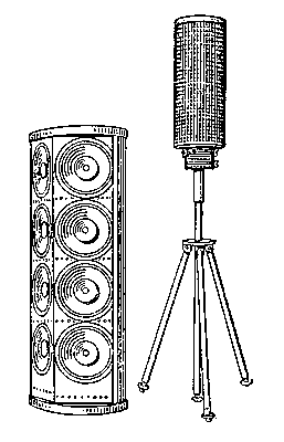 Звуковая колонка типа 10 КЗ-1 со снятым кожухом (слева) и на треноге (справа).