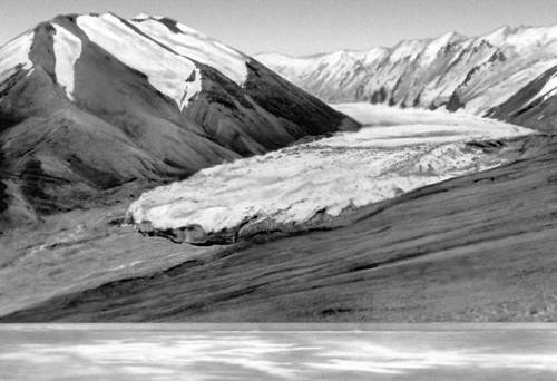 Ледник Безымянный. Долинный тип оледенения (хребет Акшийрак, Тянь-Шань).