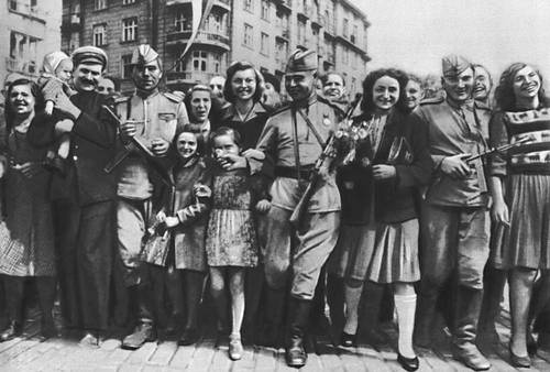 Советские солдаты в Софии. Сентябрь 1944.