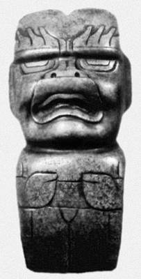Ритуальный «топор» с изображением божества. Нефрит. Британский музей. Лондон.