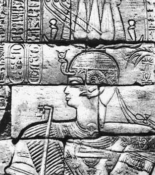Мероэ. Рельеф с изображением царя Арнекаманн. Южная стена храма бога Апедамака (5 в. до н. э.).
