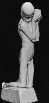 Бельгия. Ж. Минне. «Мальчик, несущий реликвии». Мрамор. 1897 г. Королевский музей изящных искусств. Антверпен.