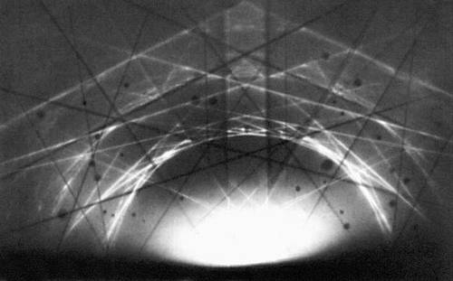 Рис. 2. Кикучи-электронограмма, полученная методом «на отражение» (симметрично расположены тёмные и светлые кикучи-линии).
