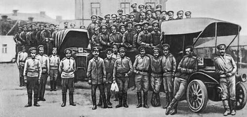 Солдаты авиапарка — участники Киевского вооруженного восстания.