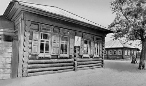 Дом крестьянина А. Д. Зырянова в селе Шушенском, в котором в первый год ссылки жил В. И. Ленин.