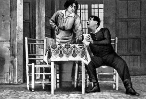 Сцена из спектакля «Несчастная» Х. Бенавенте-и-Мартинеса. Театр «Принцесса». Мадрид. 1913.