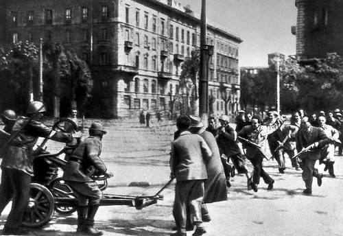 Уличные бои в Милане. Апрель 1945.
