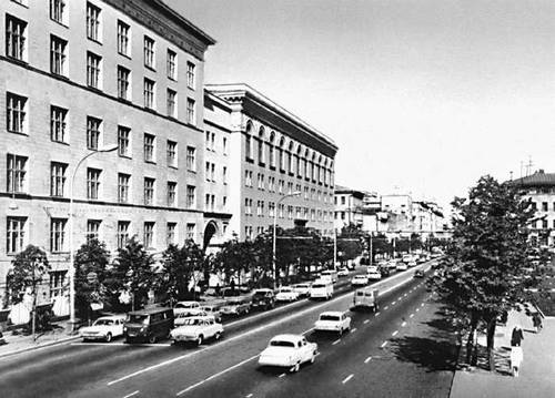 Улица Горького (бывшая Тверская). Вид от площади Маяковского. 1973.
