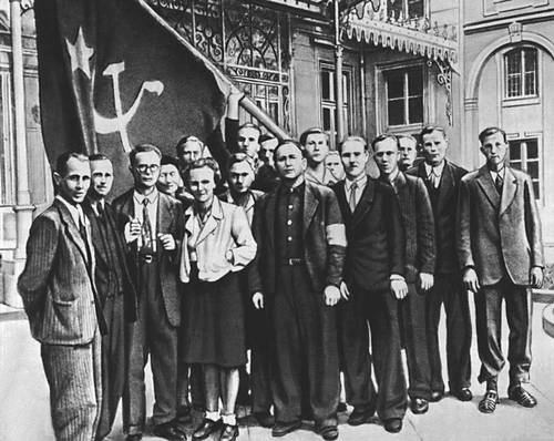Советские партизаны из «русского отряда» французского Движения Сопротивления в Париже. Август. 1944.