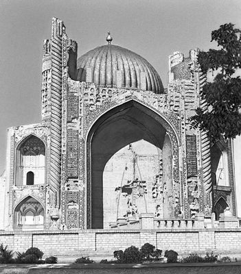Средневековая архитектура. Мавзолей-мечеть Ходжа Абу Наср Парса в Балхе. 15 в.