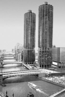 Б. Голдберг и др. 60-этажные жилые дома в Марина-Сити в Чикаго. 1964 (18 нижних этажей — спиральная рампа-гараж).