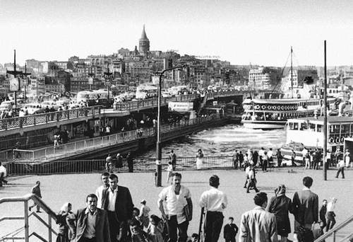 Стамбул. Галатский мост через бухту Золотой Рог.