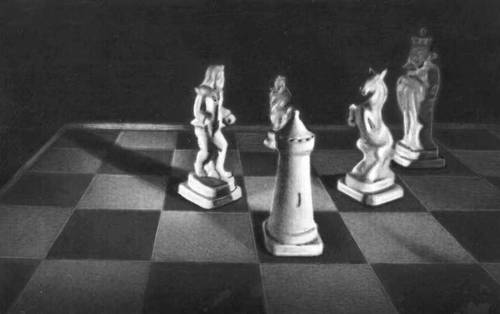 Рис. 7в. Одна из фотогоафий мнимого голографического изображения шахматных фигур при разных точках съёмки.