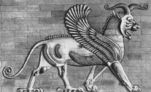 «Грифон». Керамический рельеф из дворца в Сузах. 1-я половина 4 в. 
до н. э. Переднеазиатский музей. Берлин.