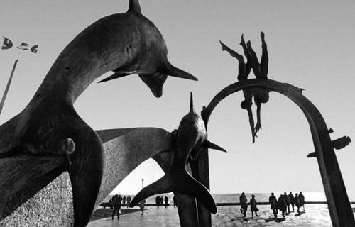 Г. А. Очиаури. Скульптурная композиция «Море» в Пицунде. Бронза. 1969.