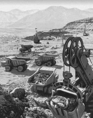Добыча руды в высокогорном карьере Хайдаркенского ртутного комбината.