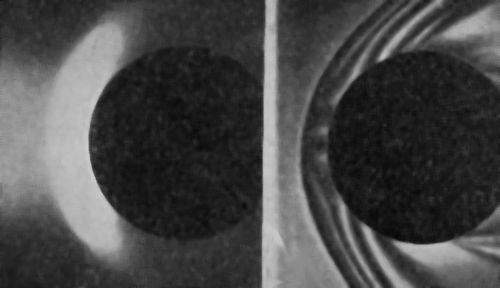 Рис. 3. Фотографии ударной волны перед сферой диаметра d == 15 мм: слева — в разреженном газе; справа — в сплошной среде.