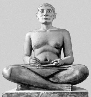 Статуя царского писца Каи из Саккары. Раскрашенный известняк. Середина 3-го тыс. до н. э. Лувр. Париж.