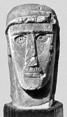 Мужская голова. Фрагмент статуи из Мадаин-Салиха. Красный песчанник. Около 700 до н. э.