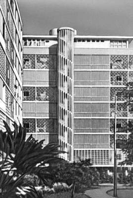 Бразилия. Л. Коста. Жилое здание «Нова Синтра» в Рио-де-Жанейро. 1948.