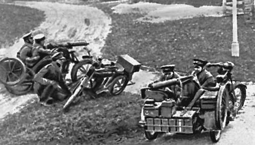 Английские пулемётчики на мотоциклах. 1914.