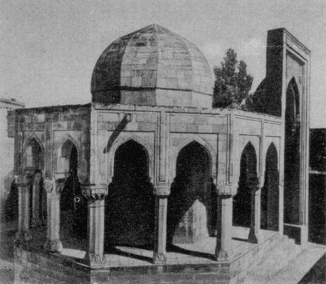 Здание Диван-хане во Дворце Ширваншахов в Баку. 15 в.