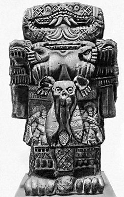 Ацтеки. Фигура богини Коатликуэ. Андезит. Национальный музей антропологии. Мехико.
