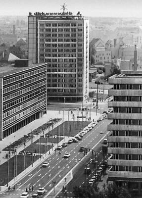 Карл-Маркс-Штадт. Брюккенштрасе. Высотный жилой дом и административные здания. 1960-е гг.