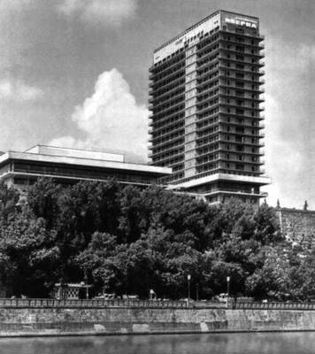 О. Д. Каландаришвили (при участии И. С. Цхомелидзе). Гостиница «Иверия» в Тбилиси. 1967.