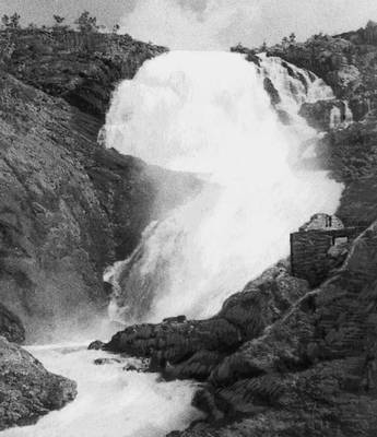 Водопад в долине Флом (Норвегия).