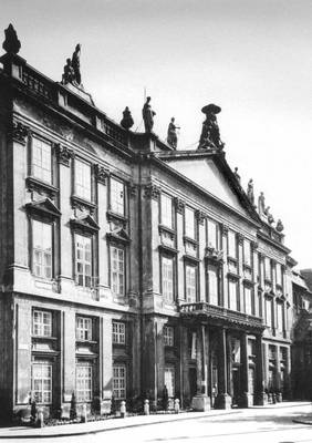 Братислава. Дворец примаса. 1778—81. Архитектор М. Хефеле.