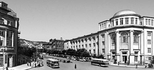 С. А. Сафарян. Здание Ереванского медицинского института. Окончено в 1955.