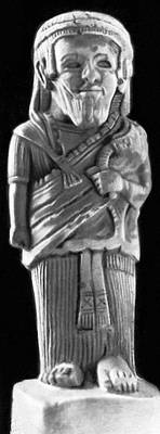 Статуэтка жреца (?), найденная в Аммане. Камень. 7 в. до н. э.