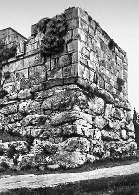 Остатки иберо-римских стен в Таррагоне. 6 в. до н. э. — 1 в. н. э.