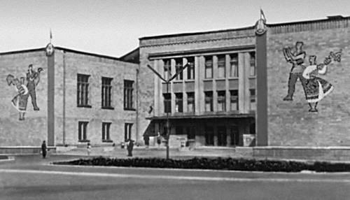 В. П. Меднек, С. М. Шойхет. Дворец культуры в Бендерах. 1962.
