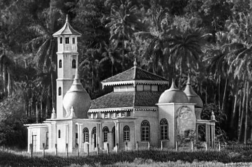 Малайская мечеть в Лумуте (Перак).