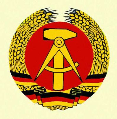 Государственный герб Германской Демократической Республики.