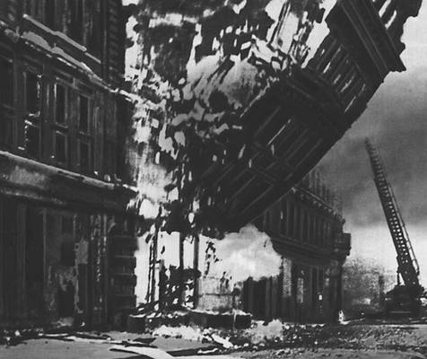 Во время бомбардировки Лондона. 1940.