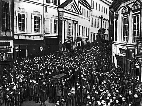 Похороны демонстрантов, расстрелянных царскими войсками в Вильнюсе. Октябрь 1905.