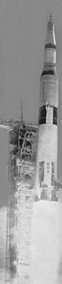 Ракета-носитель с космическим кораблем «Аполлон-11» в момент старта.