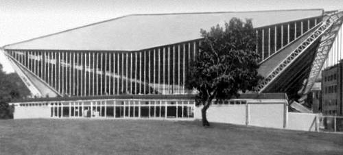 Мельбурн. Олимпийский крытый бассейн. 1956. Архитектор Дж. и Ф. Мэрфи и др., инженер У. Ирвин.