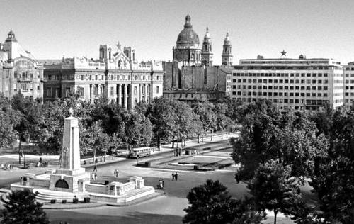 Будапешт. Площадь Свободы с памятником советским воинам.