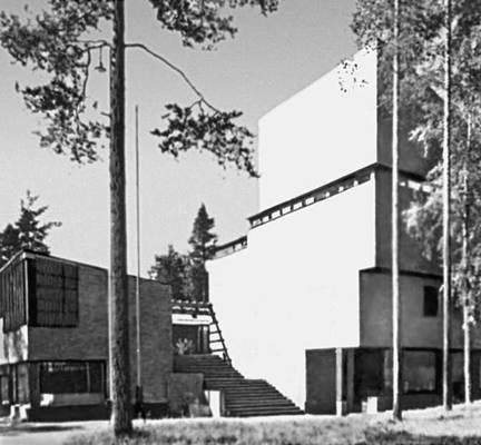 Финляндия. А. Аалто. Ратуша в Сайнятсало. 1949—52. Юго-восточный фасад.