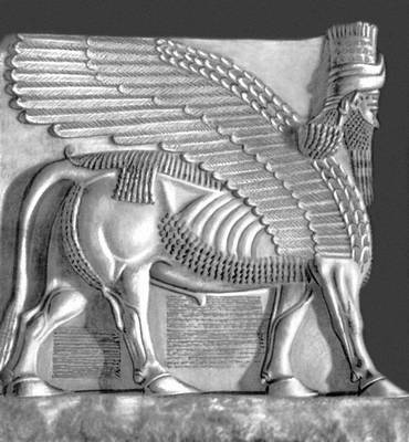 Дур-Шаррукин. Фигура крылатого быка с головой человека из дворца Саргона II. Известняк. 722—705 до н. э. Лувр. Париж.