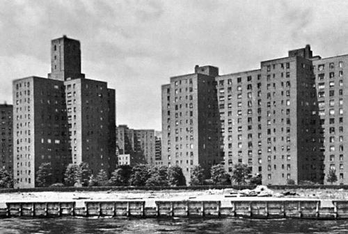 Манхаттан, застройка 1940-х гг. в Гарлеме.