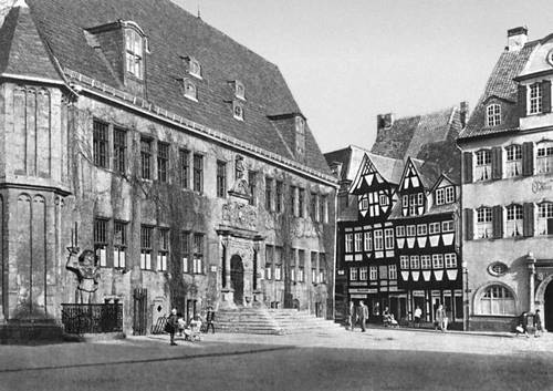 Кведлинбург. Ратуша. 14 в., достроена в 1613—15.