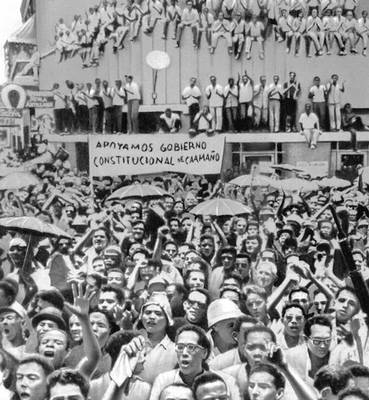 Митинг в поддержку конституционалистов на площади Независимости в Санто-Доминго. Апрель 1965.