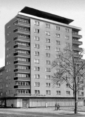 Г. Гёллер, Х. Й. Зоммермайер и др. Жилой дом на улице Шарнхорст в Лейпциге. 1961—64.