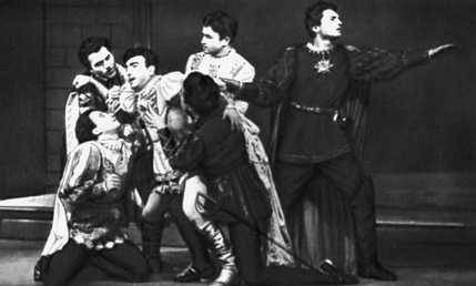 Сцена из спектакля «Ромео и Джульетта» У. Шекспира. Таджикский театр им. А. Лахути. 1963.