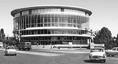 Тбилиси. Концертный зал филармонии. 1971. Архитектор И. Чхенкели, конструктор Ш. Газашвили.